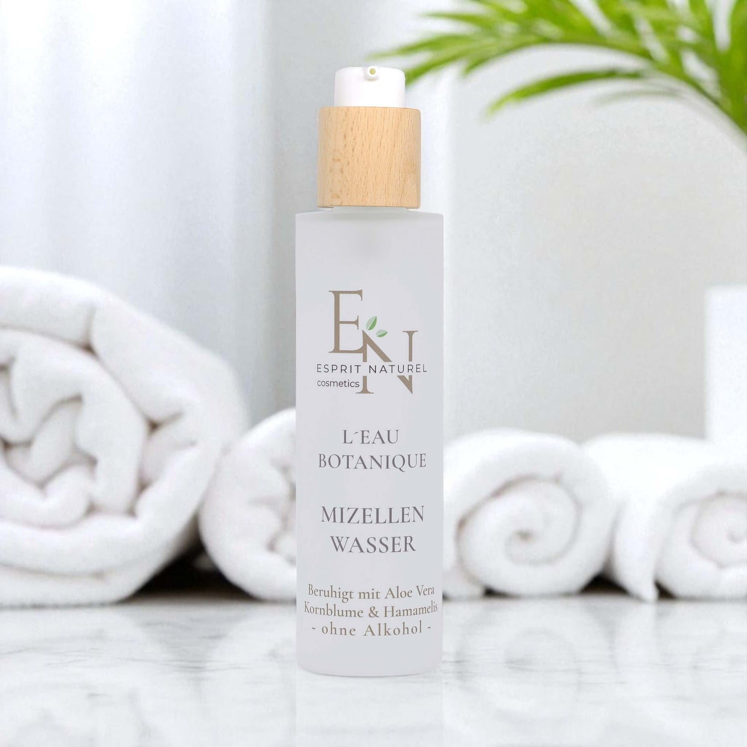 Esprit Naturel Natural Micellar Water in eleganter Glasflasche mit Holzverschluss – sanftes, veganes Mizellenwasser mit Aloe Vera, Hamamelis und Kornblume für gründliche und schonende Gesichtsreinigung