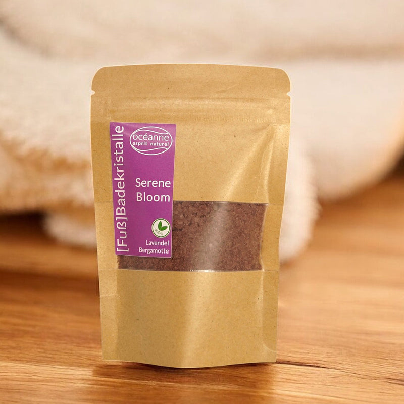 Serene Bloom Badekristalle mit Lavendel und Bergamotte in nachhaltiger Papierverpackung – veganes Wellnessprodukt für entspannende Fuß- und Vollbäder