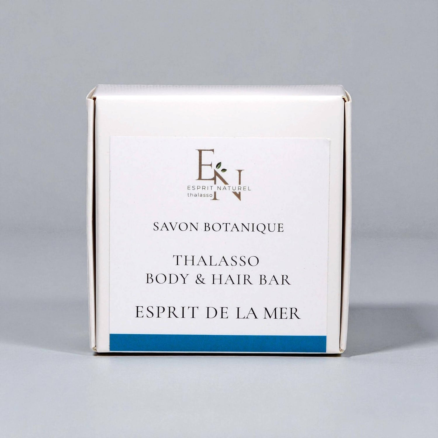 Esprit de la Mer Thalasso Body &amp; Hair Bar in weißer Verpackung mit blauem Akzent – vegane, palmölfreie Naturseife für Körper und Haare.