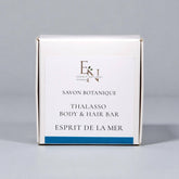 Esprit de la Mer Thalasso Body & Hair Bar in weißer Verpackung mit blauem Akzent – vegane, palmölfreie Naturseife für Körper und Haare.