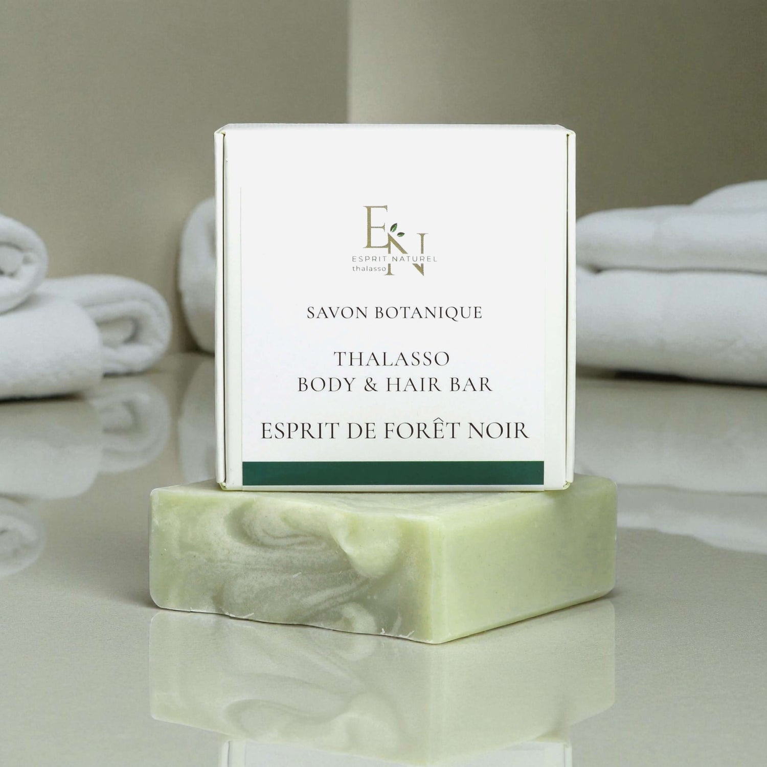 Esprit de Forêt Noir Thalasso Body &amp; Hair Bar im Badezimmer, hochwertige Naturseife für Körper und Haare