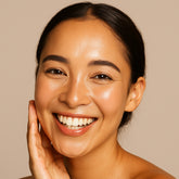 Anwendung der Louanne feel nature – Moisturizing Day Cream auf der Haut – natürliche, vegane Feuchtigkeitspflege